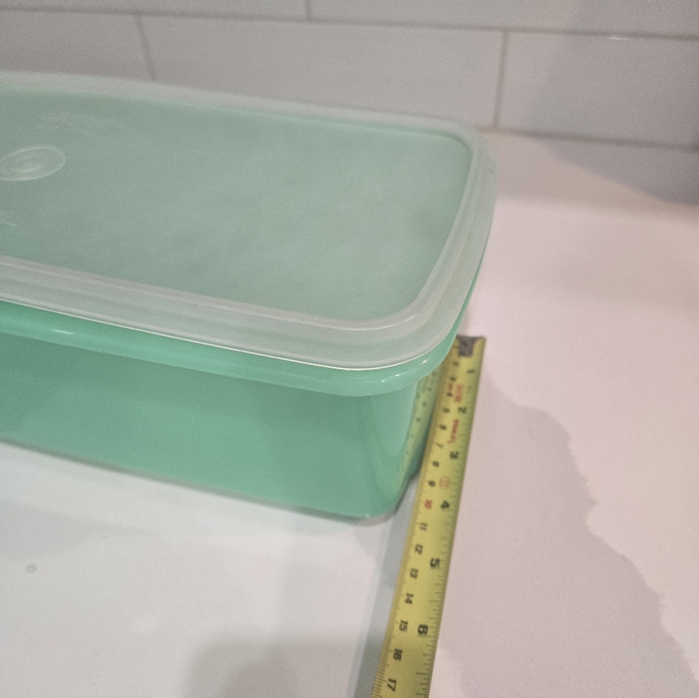 Vintage Tupperware Jadeite Celery Storage Container - Picture 7 of 8